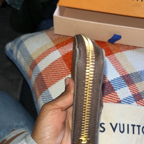 Authentic LV 8 card holder clemence wallet - Picture 8 of 8